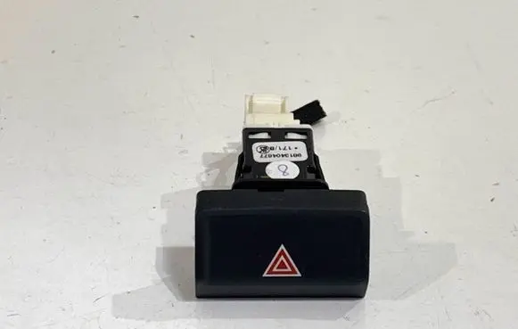 Peugeot 508 II Hazard light switch 9813404677