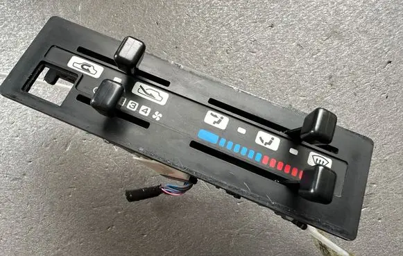 Nissan Patrol Y60 Climate control/heater control trim 2751006J00