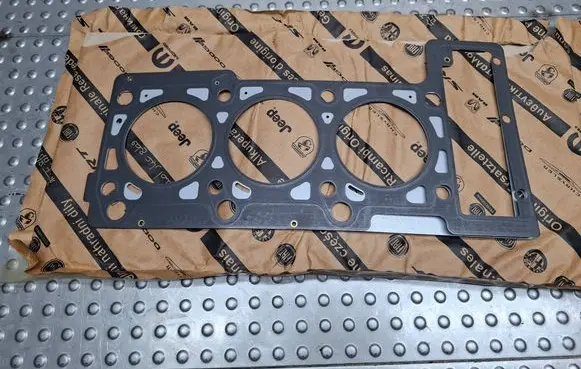 Jeep Grand Cherokee (WK) Other cylinder head part 04792932AC