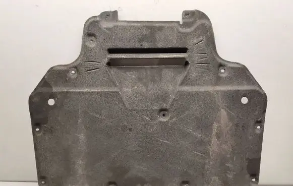 Porsche Cayenne (9Y0 9Y3) Engine splash shield/under tray 4M0825234A