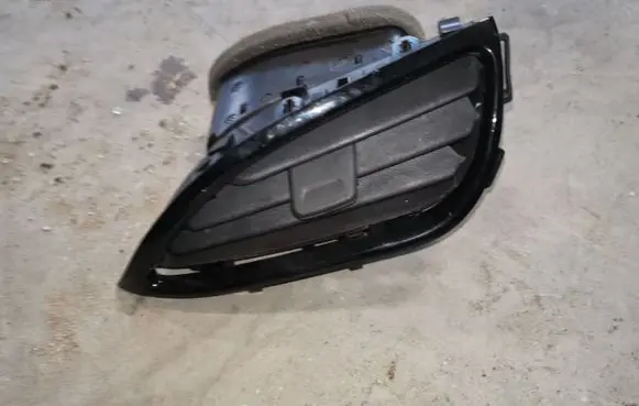 Chevrolet Volt II Dashboard side air vent grill/cover trim 22981057