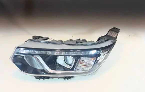 SsangYong Tivoli Headlight/headlamp ZGM92101070