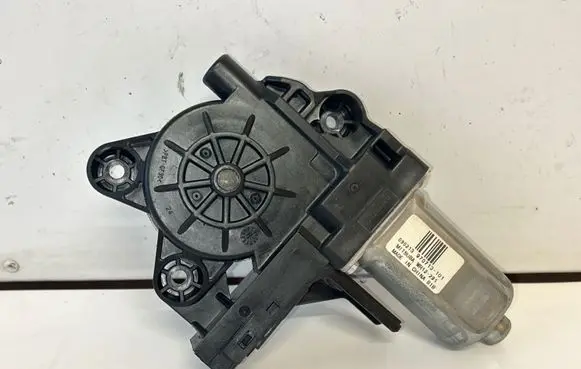 Volvo V70 Front door window regulator motor 970713101