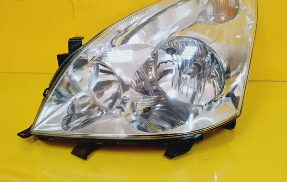 Toyota Corolla Verso E121 Headlight/headlamp