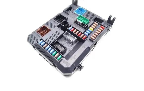 Peugeot 208 Fuse module 9807532080
