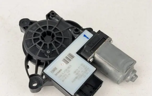 BMW i4 Rear door window regulator motor 8498863
