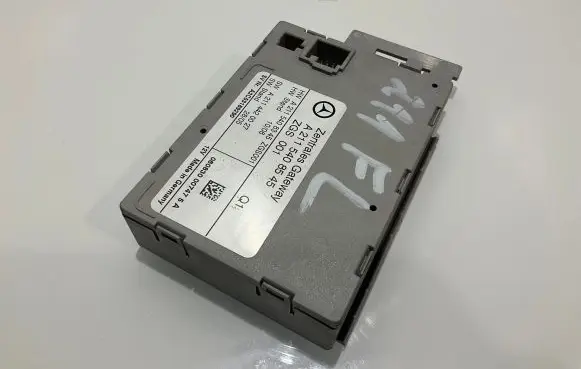 Mercedes-Benz E W211 Gateway control module A2115408545 A2114420027 A2115408345