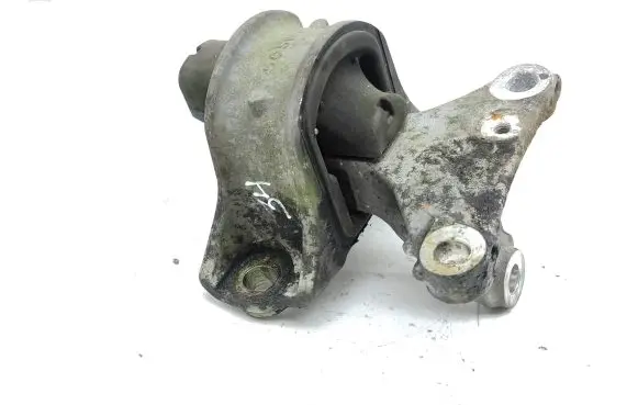 Honda CR-V Engine mount bracket