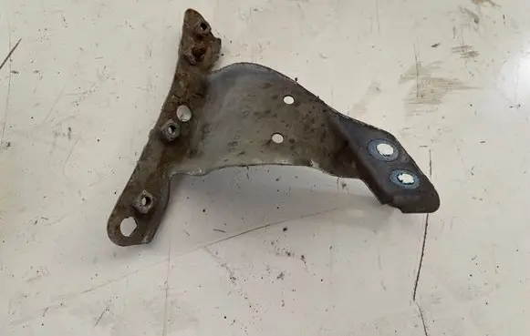Audi A4 S4 B7 8E 8H Fender mounting bracket 8E0821136A
