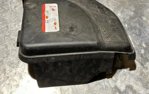 Citroen DS4 Fuse box cover 9658418180