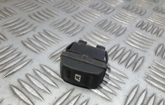 Citroen Xsara Picasso Electric window control switch 22681