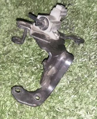 Jaguar S-Type Engine mounting bracket C83FA