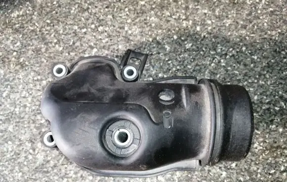 Opel Cascada Turbo air intake inlet pipe/hose 55569362