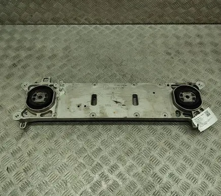 Peugeot 5008 II Engine mounting bracket 9840719280