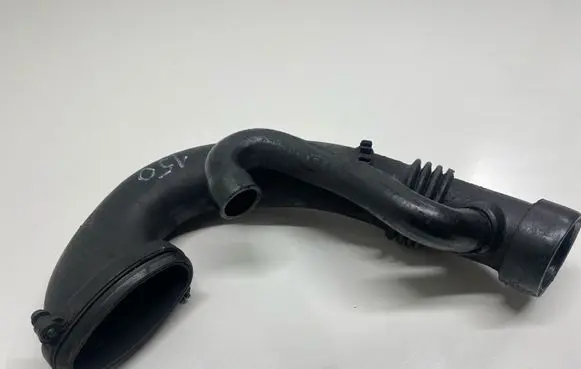 BMW X3 E83 Turbo air intake inlet pipe/hose 7786013
