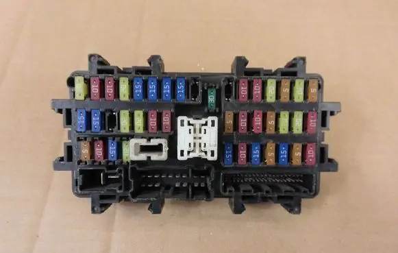 Infiniti Q50 Fuse module