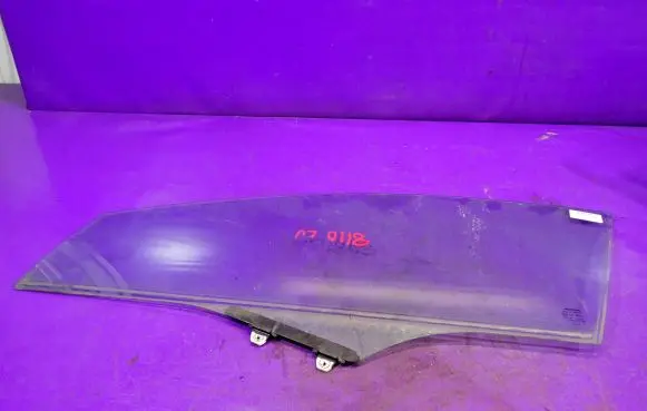 Honda Civic Front door window glass four-door