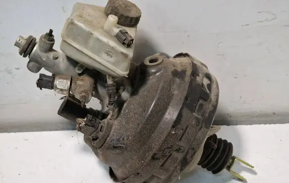 Mercedes-Benz C W203 Brake booster A0054304730 03784920014