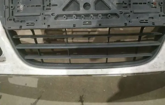 Volkswagen Polo IV 9N3 Front bumper lower grill