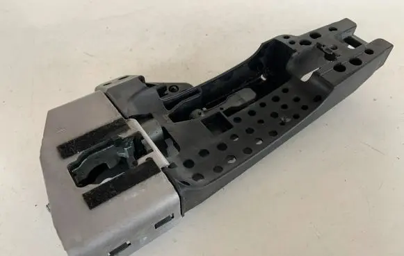 Audi Q7 4M Front door exterior handle/bracket 4M1837885A