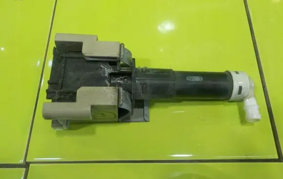 Suzuki SX4 Headlight washer pump EH66518H4
