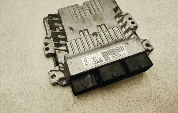 Peugeot 5008 Engine control unit/module S180123008A 9800268980 9666681180