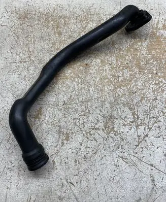 Volkswagen PASSAT B5 Breather hose/pipe 108737