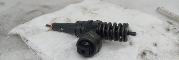 Volkswagen Sharan Fuel injector 038130073AC 0414720029