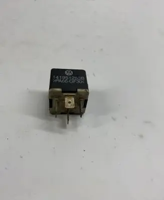 Volkswagen PASSAT B5 Other relay 141951253B
