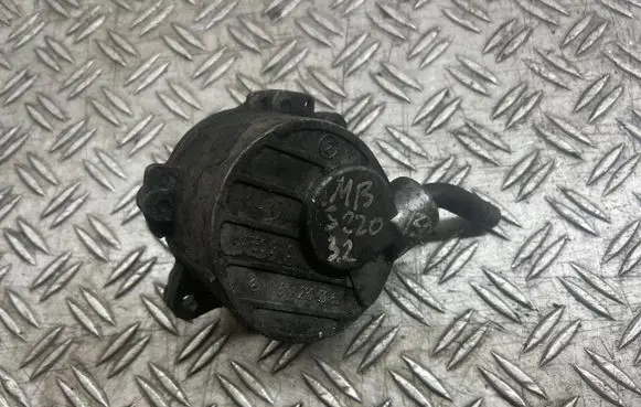Mercedes-Benz S W220 Vacuum pump