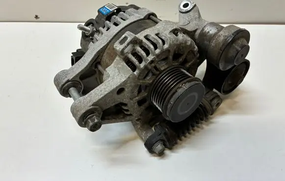 KIA Stonic Generator/alternator 373002U200