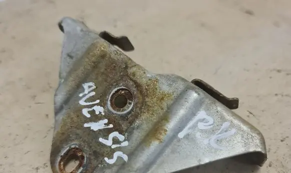 Toyota Avensis T250 Headlight/headlamp mounting bracket