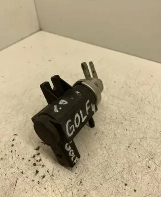 Volkswagen Golf IV Vacuum valve 465GF35