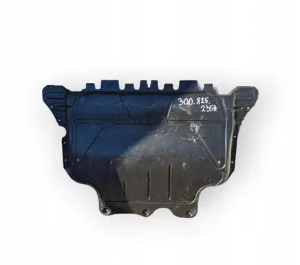 Volkswagen PASSAT B8 Engine splash shield/under tray 3Q0825235