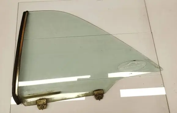Mercedes-Benz 380 560SEC C126 Rear side window 1266700310 1266700110 E143R001025