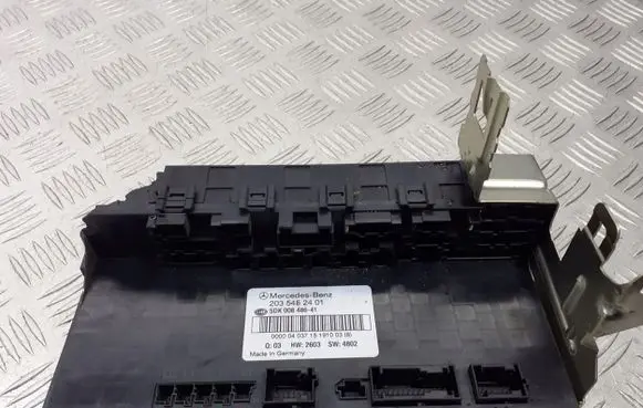 Mercedes-Benz C W203 Fuse box set 205452401