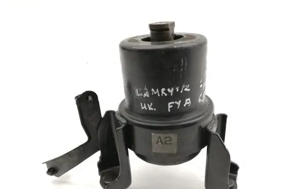 Toyota Camry Engine mount bracket