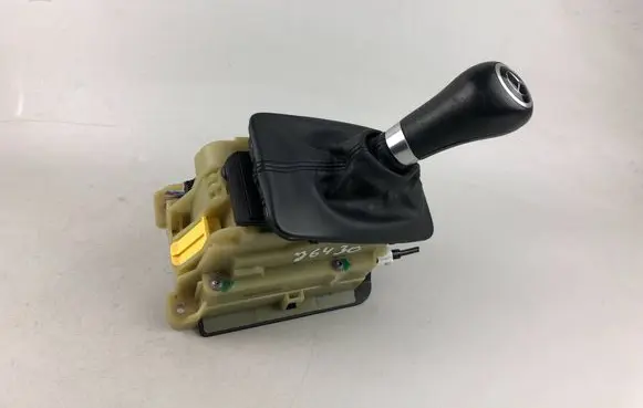 Mercedes-Benz C W204 Gear shifter/selector A2042677524