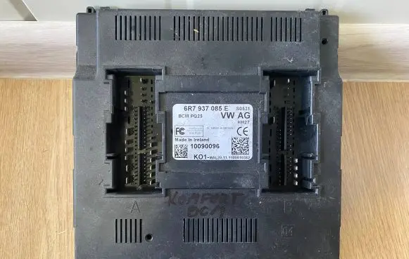 Skoda Fabia Mk2 (5J) Central body control module 6R7937085E 10090096 BCMPQ25