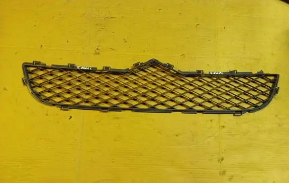 Front bumper upper radiator grill
