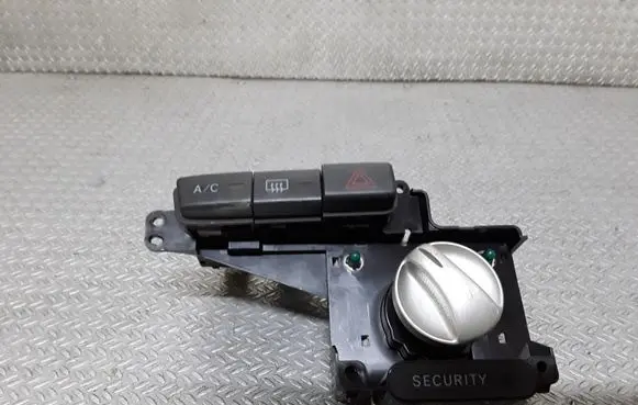 Toyota Yaris Hazard light switch 758294