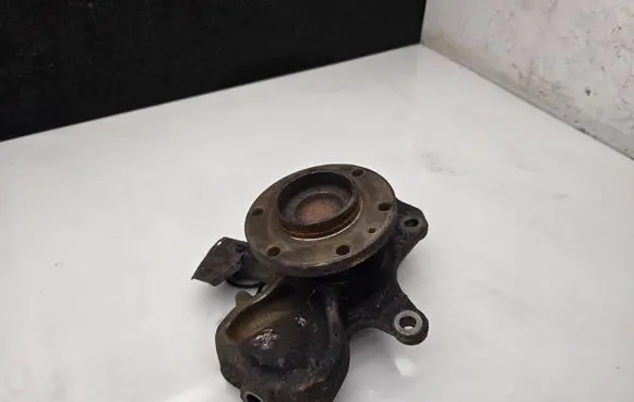 Mercedes-Benz Sprinter W906 Front wheel hub A906332 A9069050601