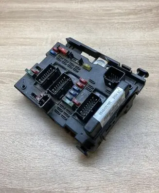 Peugeot 307 Central body control module 9646405180