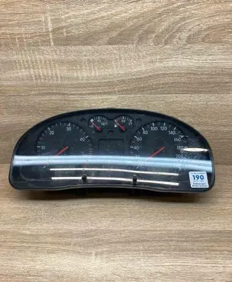 Volkswagen PASSAT B5 Speedometer (instrument cluster) 3B0919861J 110008793