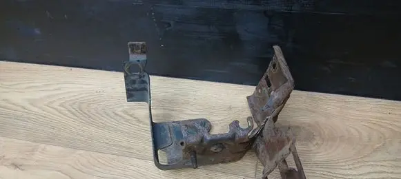 Peugeot Partner ABS pump bracket 