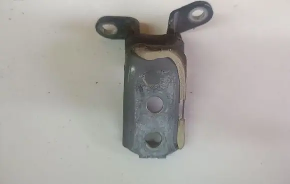 Peugeot 107 Rear door lower hinge
