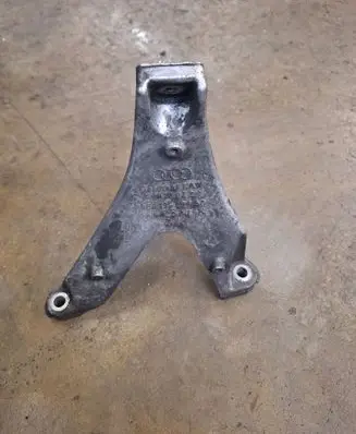 Audi A4 S4 B7 8E 8H Engine mounting bracket 8E0199308AP 889900221