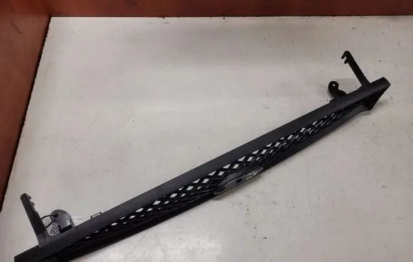 Ford Focus Front bumper upper radiator grill