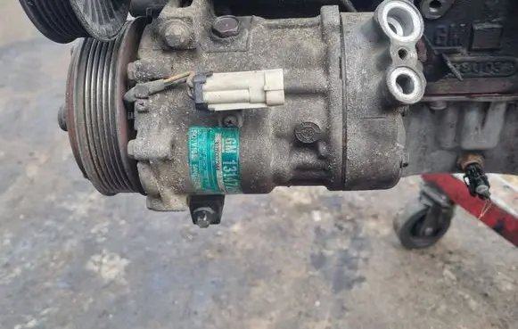Opel Signum Air conditioning (A/C) compressor (pump) 13147264