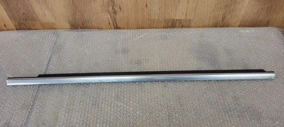 Mercedes-Benz GLS X166 Front door glass trim molding A1667250265
